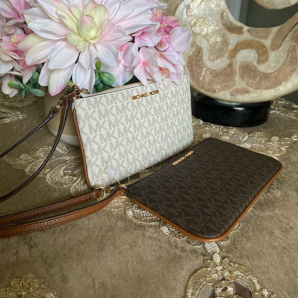 Michael Kors wristlet